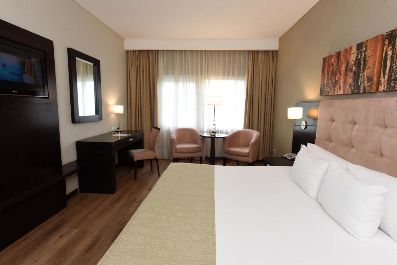 ฮาวเวิร์ด จอห์นสัน โฮเต็ล แอนด์ คอนเวนชั่น เซ็นเตอร์ เอเซย์ซา Hotel ภายนอก รูปภาพ