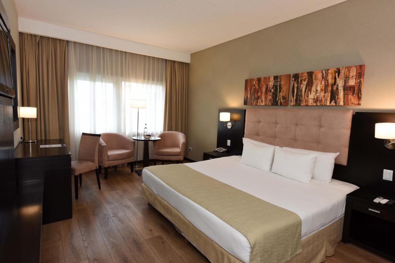 ฮาวเวิร์ด จอห์นสัน โฮเต็ล แอนด์ คอนเวนชั่น เซ็นเตอร์ เอเซย์ซา Hotel ภายนอก รูปภาพ