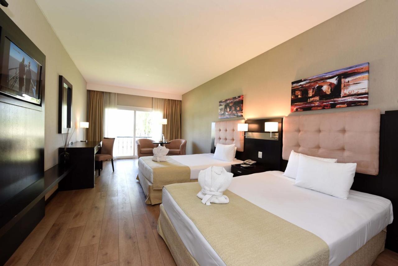 ฮาวเวิร์ด จอห์นสัน โฮเต็ล แอนด์ คอนเวนชั่น เซ็นเตอร์ เอเซย์ซา Hotel ภายนอก รูปภาพ