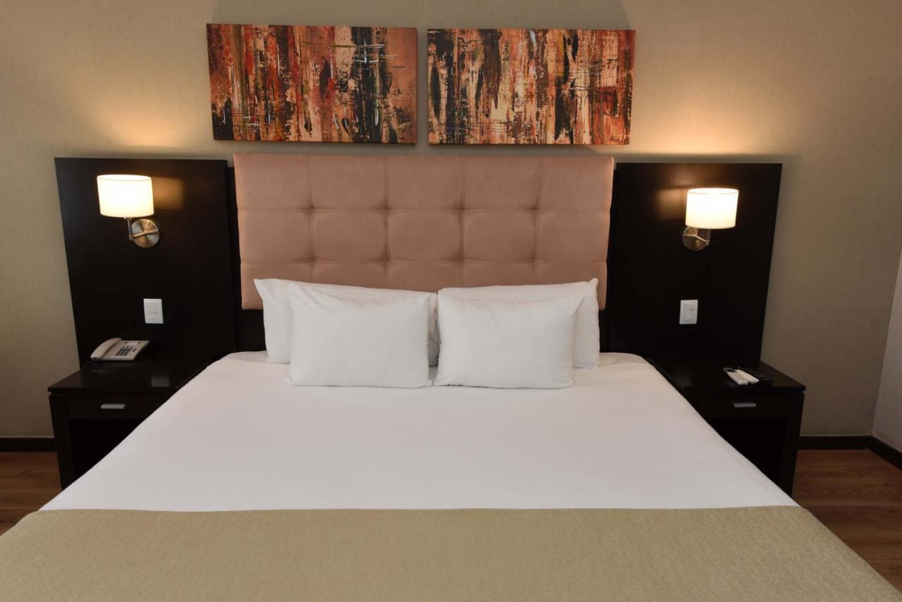 ฮาวเวิร์ด จอห์นสัน โฮเต็ล แอนด์ คอนเวนชั่น เซ็นเตอร์ เอเซย์ซา Hotel ภายนอก รูปภาพ
