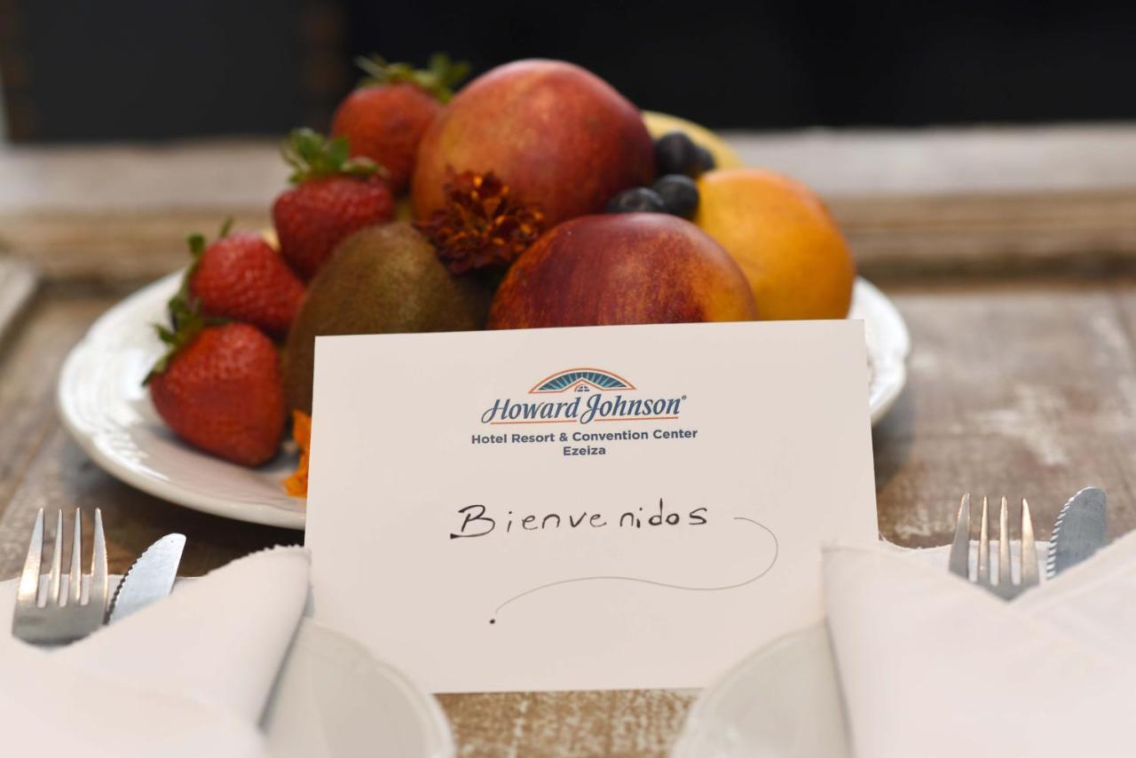 ฮาวเวิร์ด จอห์นสัน โฮเต็ล แอนด์ คอนเวนชั่น เซ็นเตอร์ เอเซย์ซา Hotel ภายนอก รูปภาพ