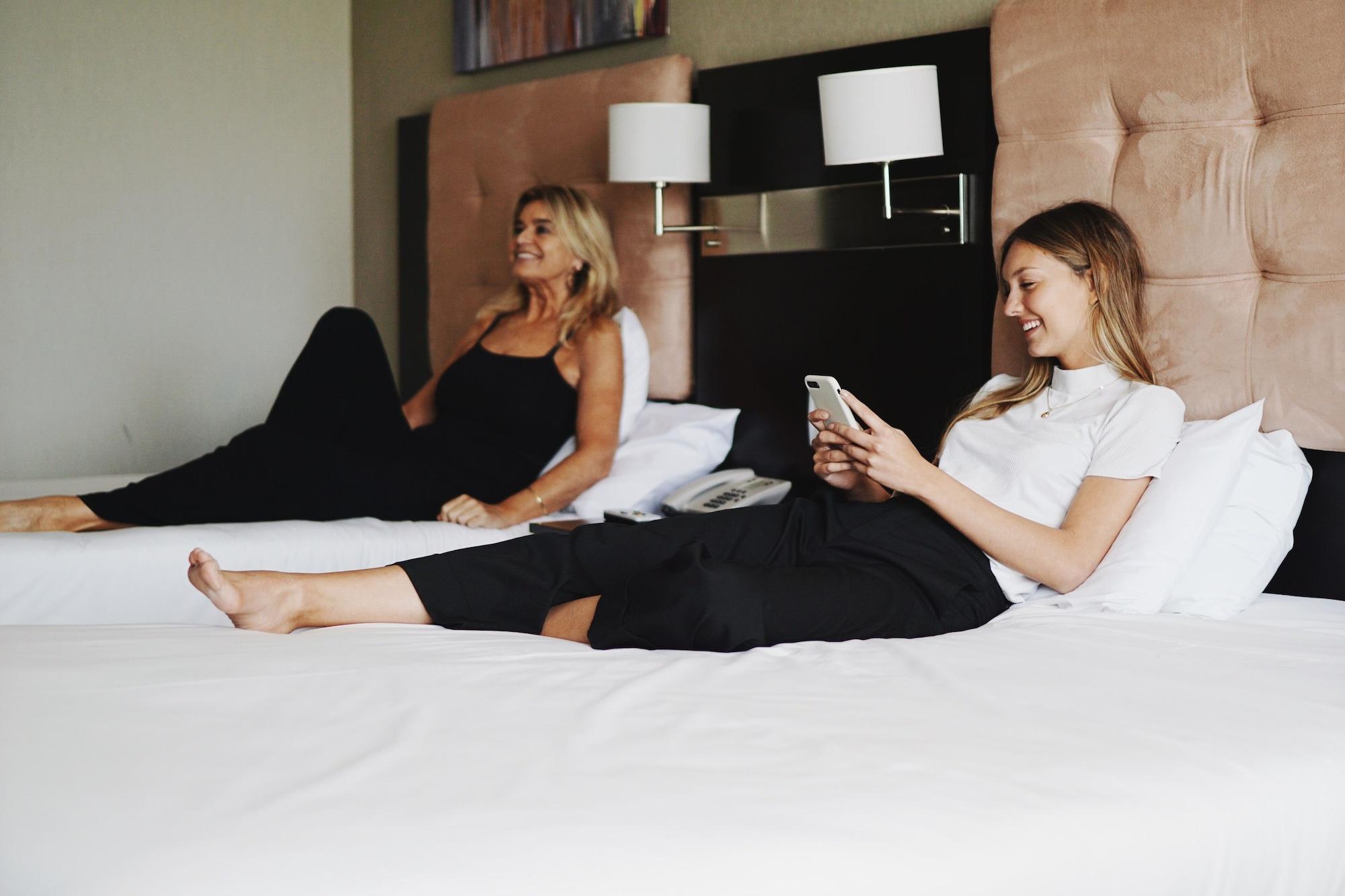 ฮาวเวิร์ด จอห์นสัน โฮเต็ล แอนด์ คอนเวนชั่น เซ็นเตอร์ เอเซย์ซา Hotel ภายนอก รูปภาพ